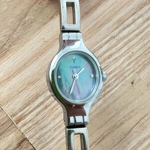 Timex ladies oval iridescent dial stainless steel bracelet watch NEW BATTERY